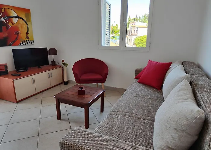 Laguna 1 Fuer 4 Personen By Interhome